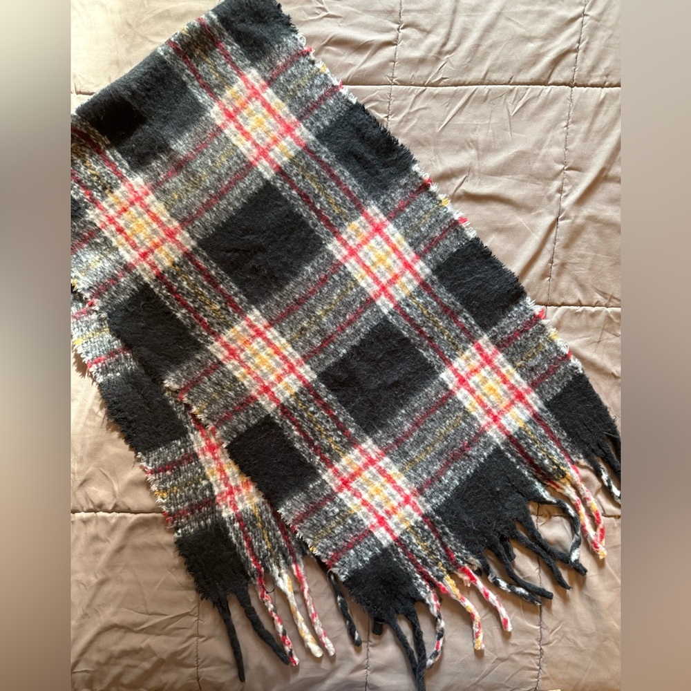 Marcus Adler Plaid Fringe Scarf wrap, super soft and warm, GUC